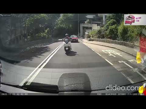 [車CAM 公路] 香港仔水塘電單車雙白線爬頭 差D俾右轉車撞