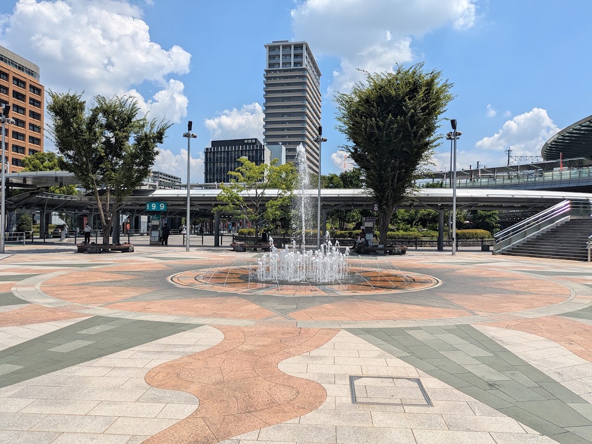 站前廣場與噴水池大景