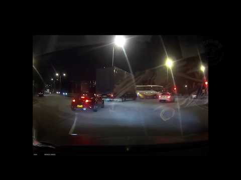 車CAM直擊 - 紅綠燈難分真與假