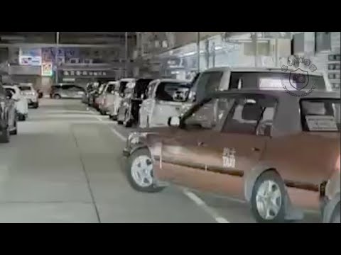 車CAM直擊 - 新蒲崗錦榮街 的士撞H1貨Van 10月11號晚上2324