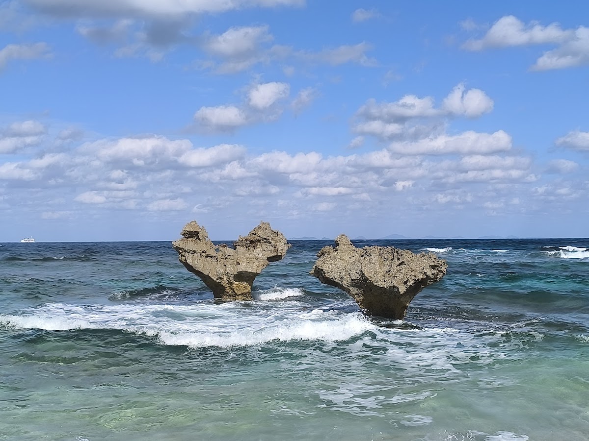 古宇利島心型岩(ティーヌ浜 ハートロック)