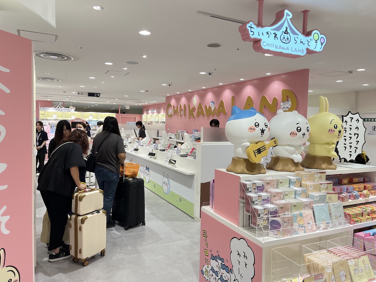 吉伊卡哇專賣店櫃台與周邊展示區