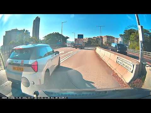車CAM直擊 - 假日司機 VN3393 雙白前一打燈就Cut險撞車