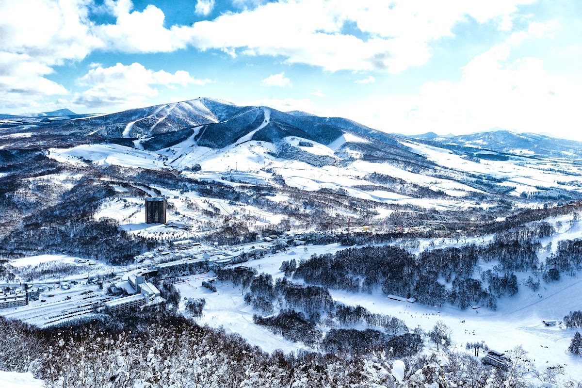 冬季雪景滑雪場大景