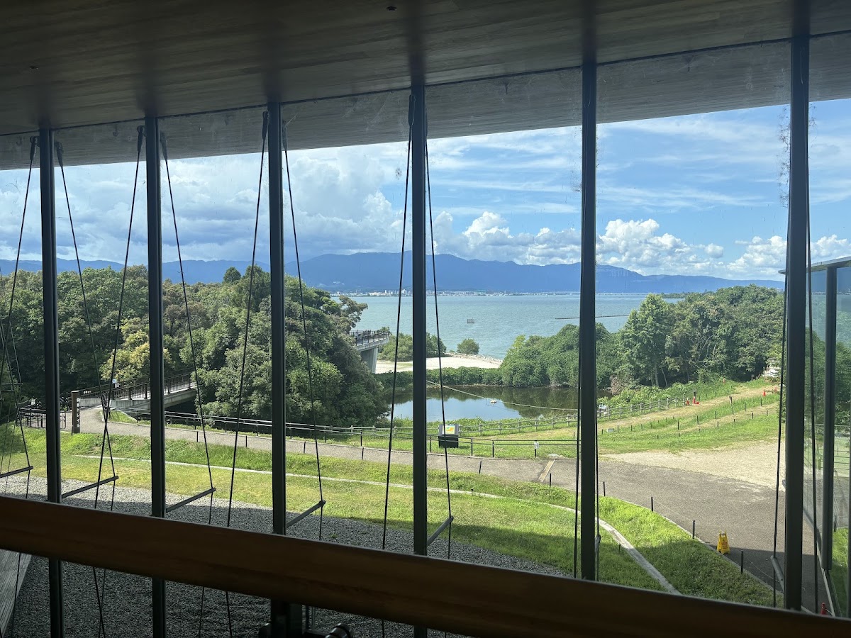 從室內眺望琵琶湖風景