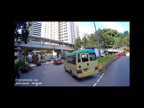 車CAM直擊 - 青衣警署對出 綠頂小巴硬Cut 撞鏡不顧而去