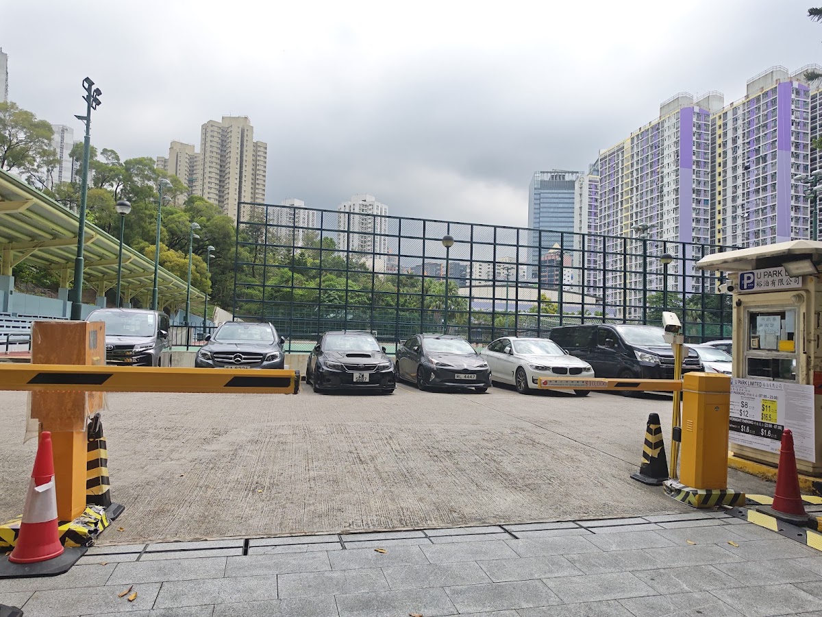 興芳路遊樂場停車場 實景照片 1