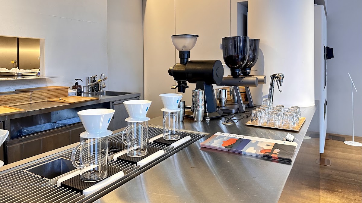 藍瓶咖啡 大阪梅田茶屋町店（ブルーボトルコーヒー 梅田茶屋町カフェ） 實景照片 1