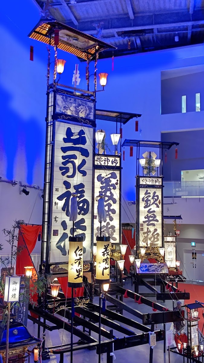 藍光氛圍下的切子燈籠