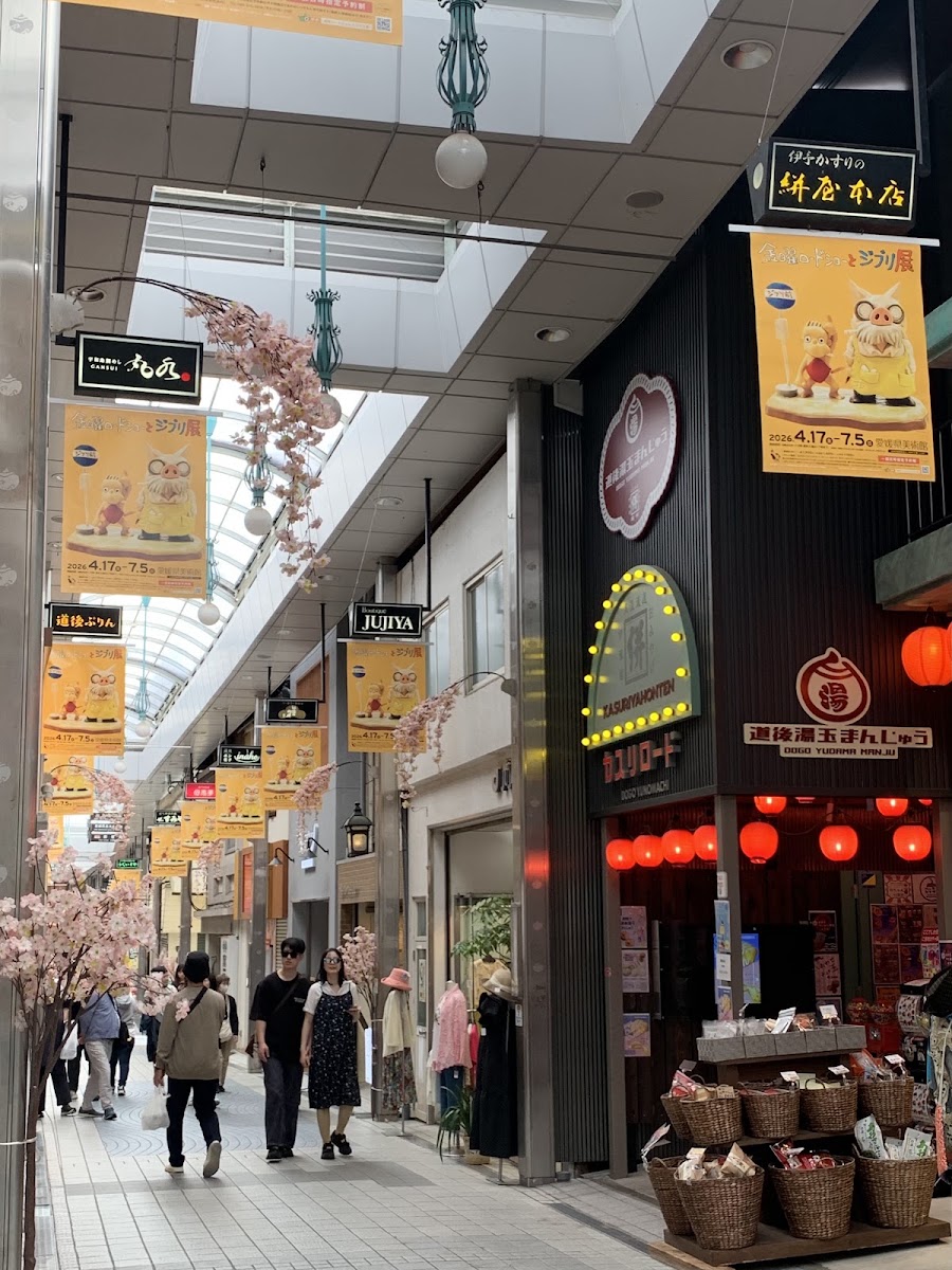 商店街內部與店家招牌