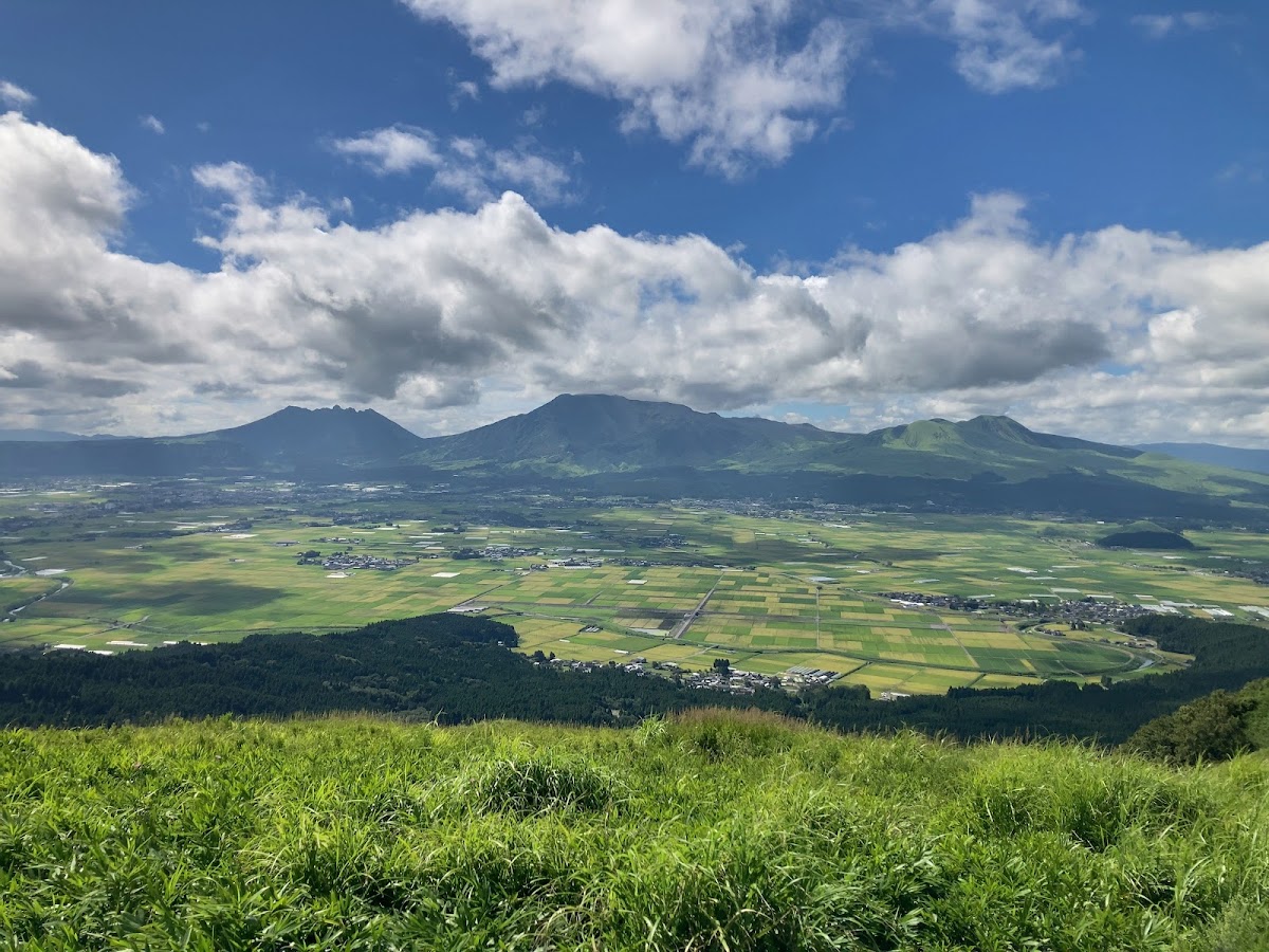 阿蘇五岳與破火山口田園大景