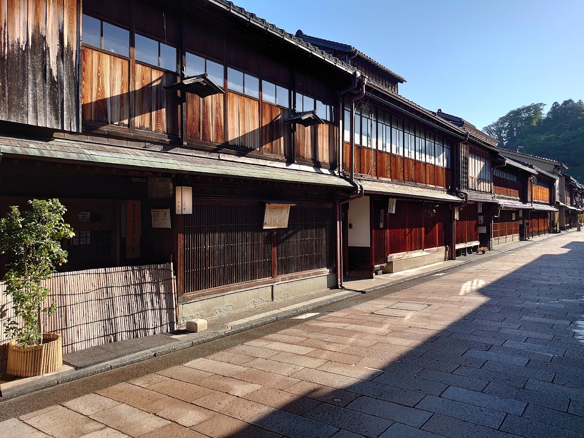 志摩藝妓茶屋(ひがし茶屋街 志摩)