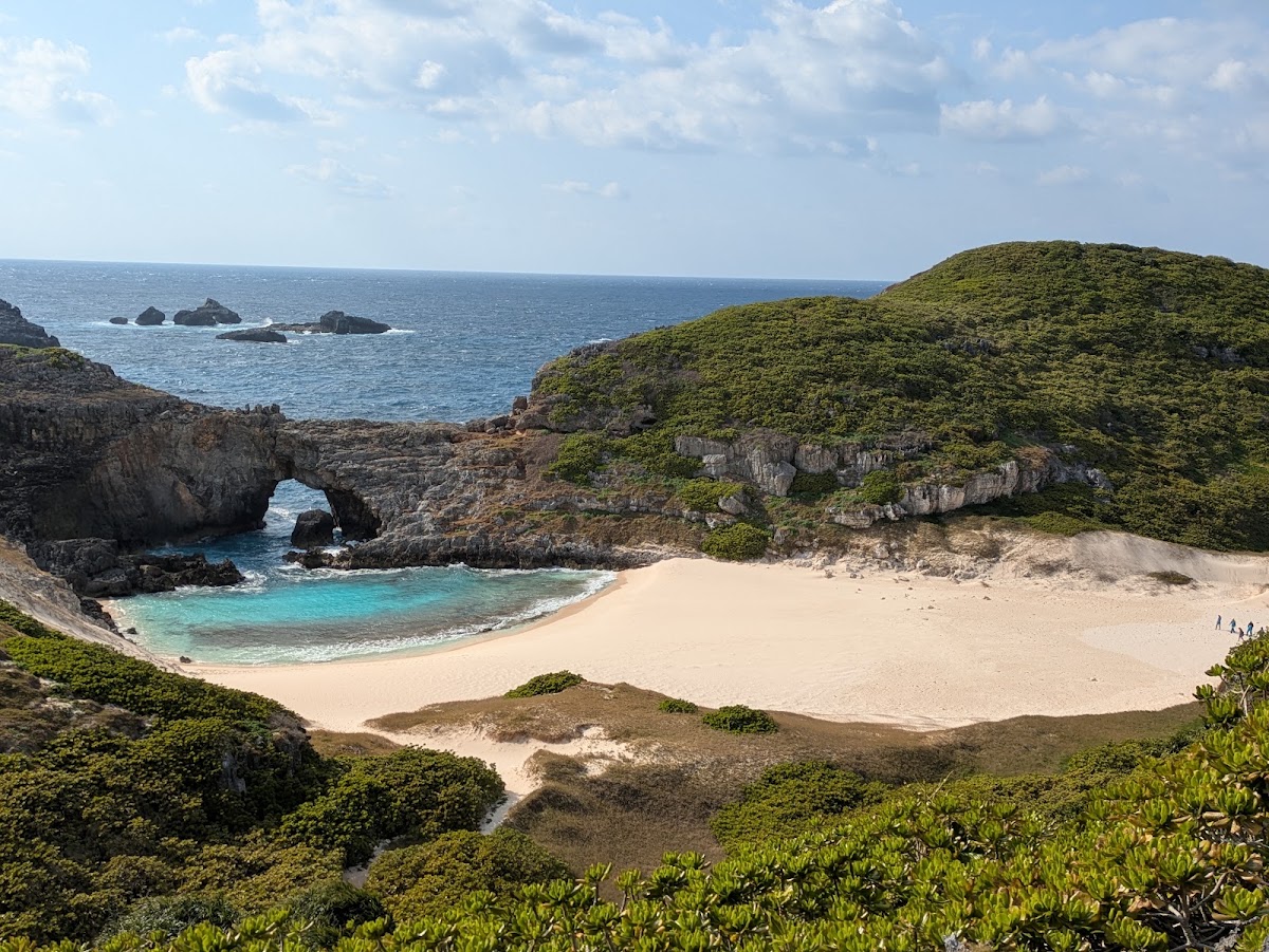 南島海灘與天然石拱門景觀