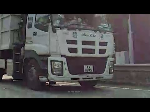 車CAM直擊 - 高速公路跌風扇事件 碧瑤 XV1895 載貨不穩