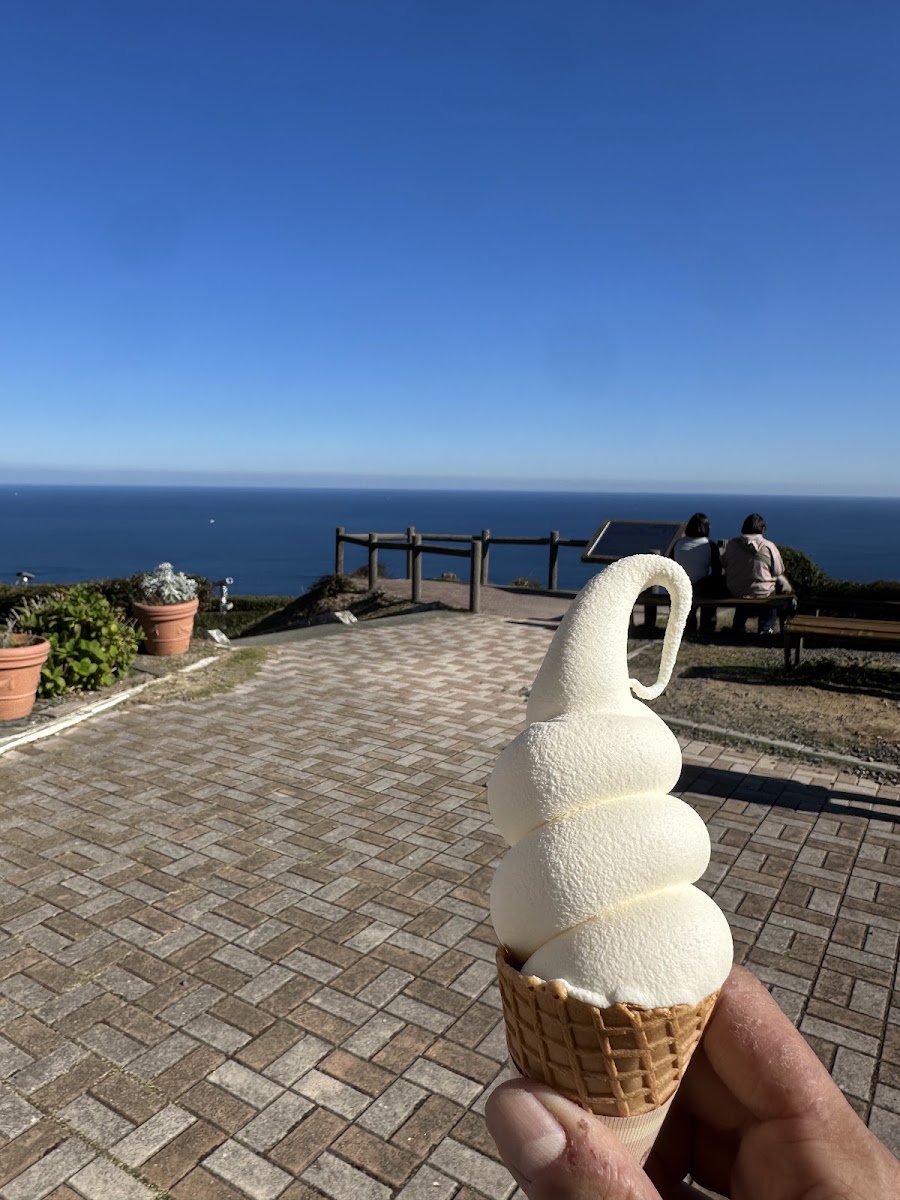 冰淇淋與海景
