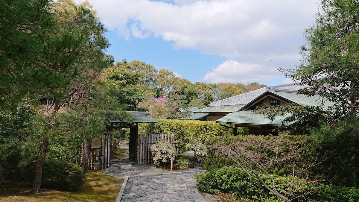日式庭園石子小徑與傳統茶室