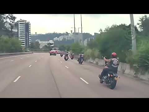 車CAM直擊 - 哈利車隊吐公快線巡遊遇死車 Dup到出煙左右擺