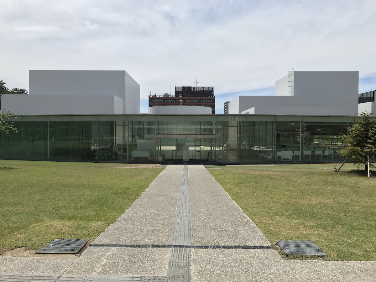 金澤21世紀美術館戶外正面全景