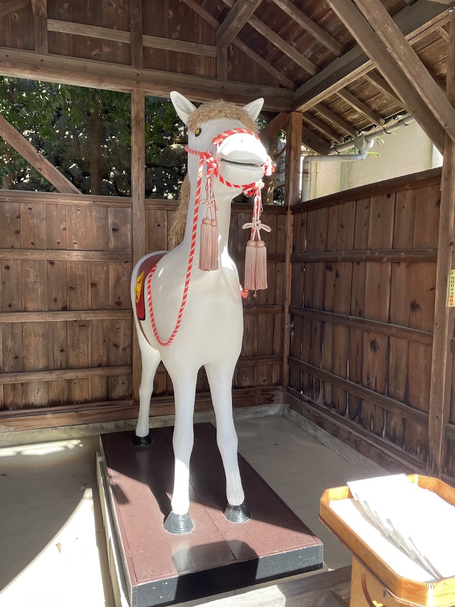 石橋與神社境內風光
