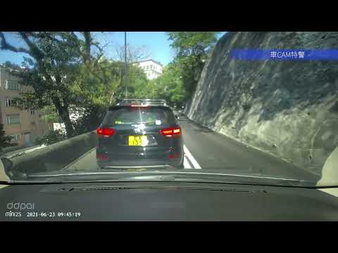 車CAM直擊 - 山頂道近警署 私家車自炒石壆