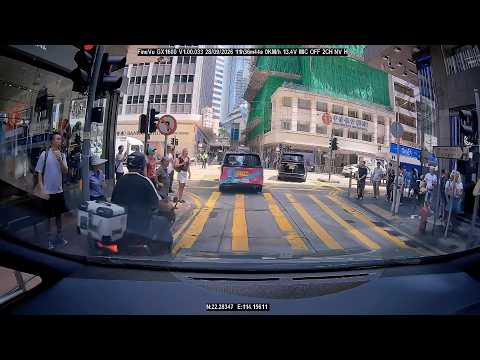 車CAM直擊 - 電單車黃燈照攝衝尾燈 交警訓示兩句放走咗