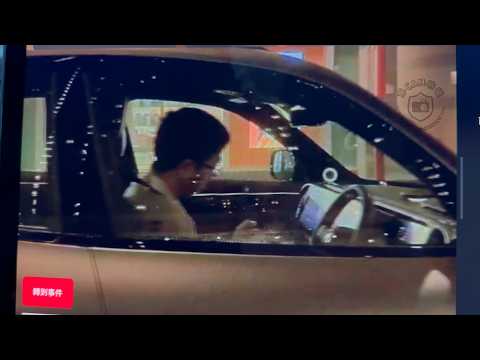 車CAM直擊 -  WU8057 四眼仔你都幾串！停斑馬線阻住，閃你唔走呠你唔走，開窗屌鳩你扮㩒電話聽唔到？聾人可以揸車？等交通部長官教下你！
