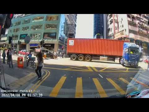 【車Cam直擊】柯柏文本人？！貨櫃十字路口「一手軚」調頭技驚四座   網民大讚司機好技術