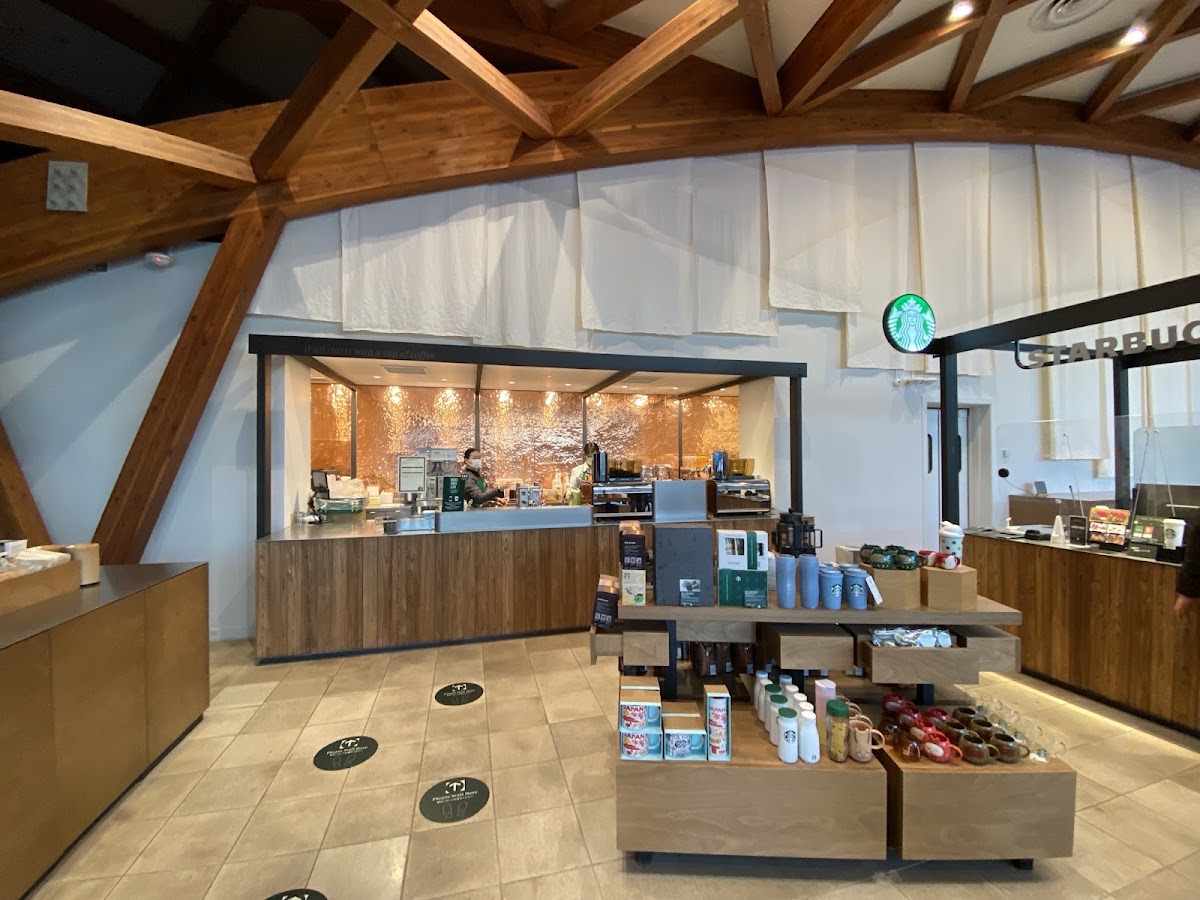 星巴克咖啡 皇居外苑和田倉噴水公園店(スターバックス コーヒー 皇居外苑 和田倉噴水公園店) 實景照片 9