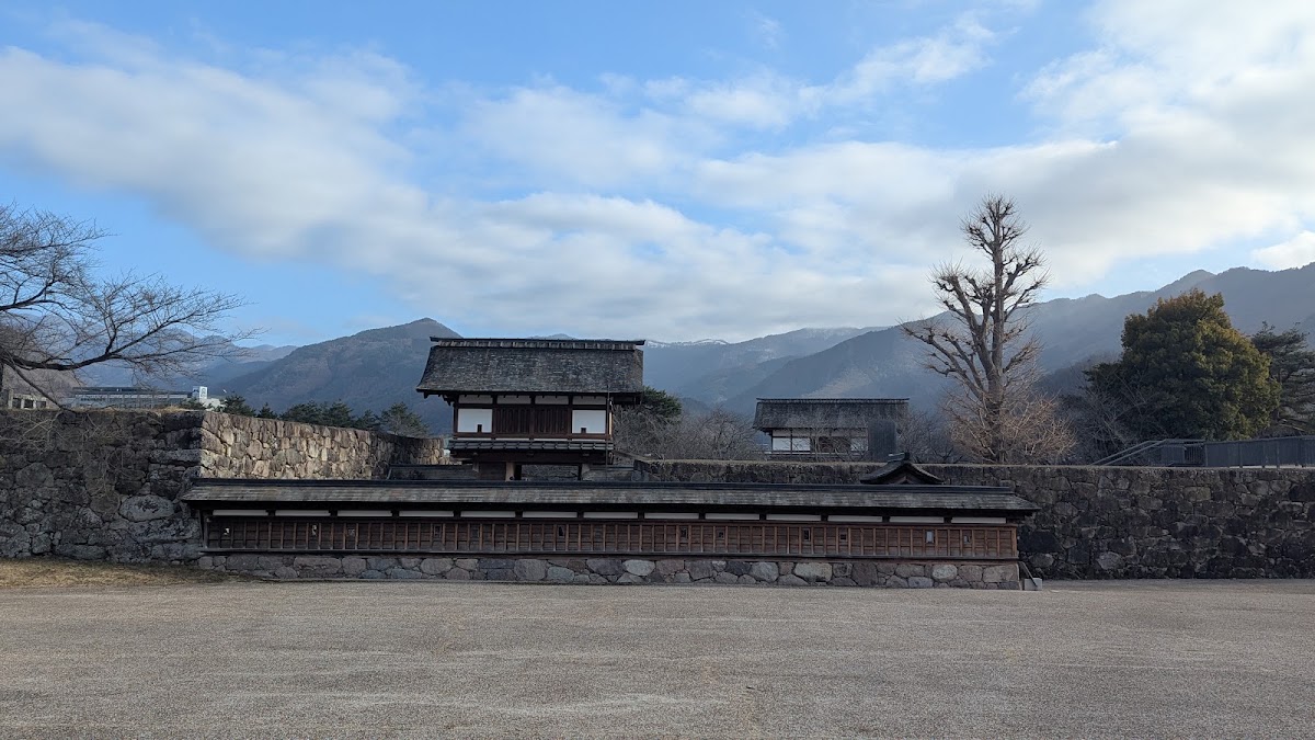 松代城建築與遠方山景