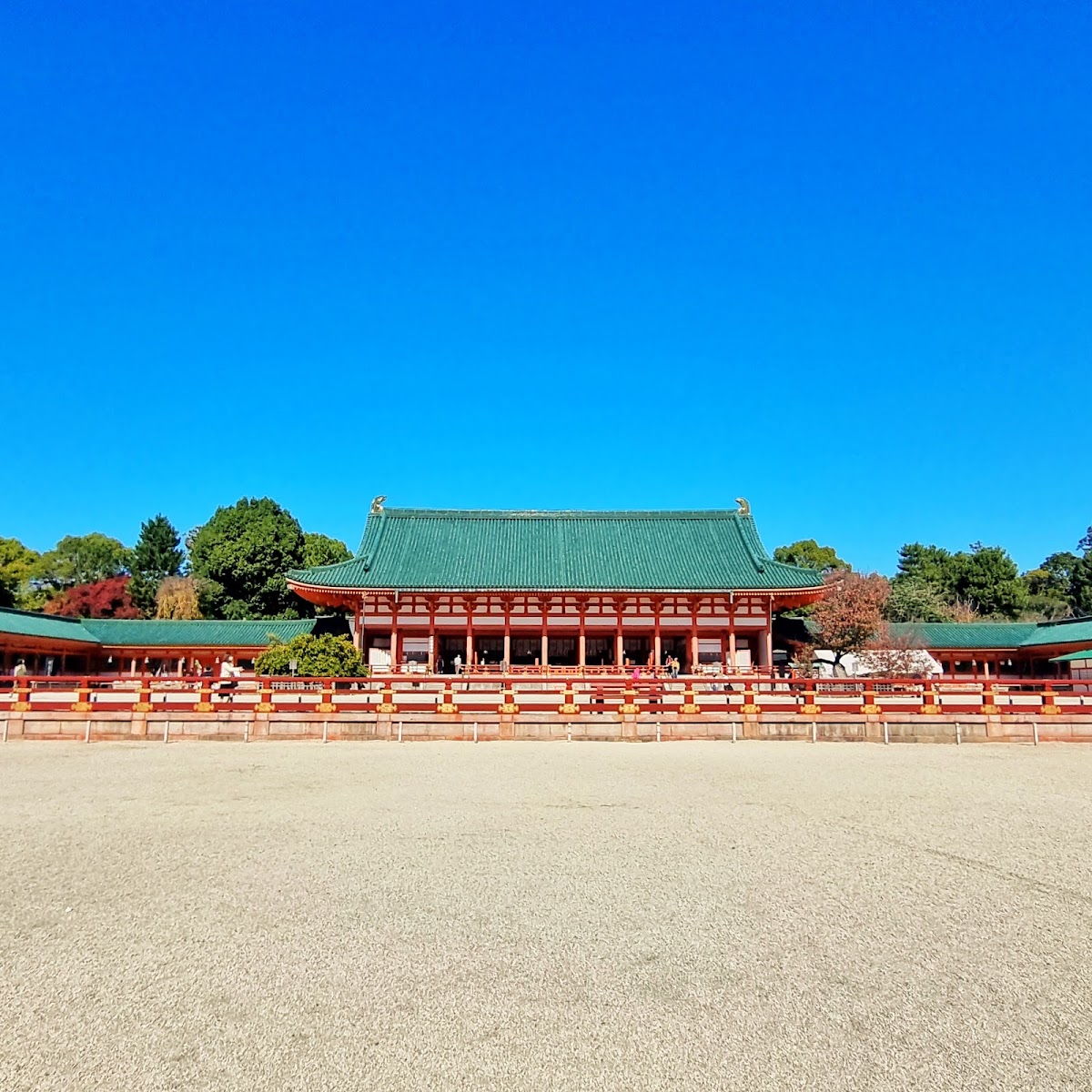 平安神宮主殿與廣場大景