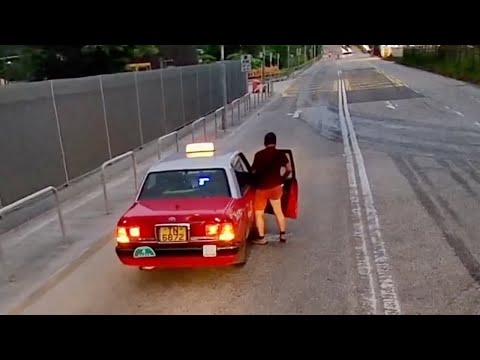 車CAM直擊 - 幾急都唔係路中心大搖大擺屙下化🤦‍♂️ (轉載)