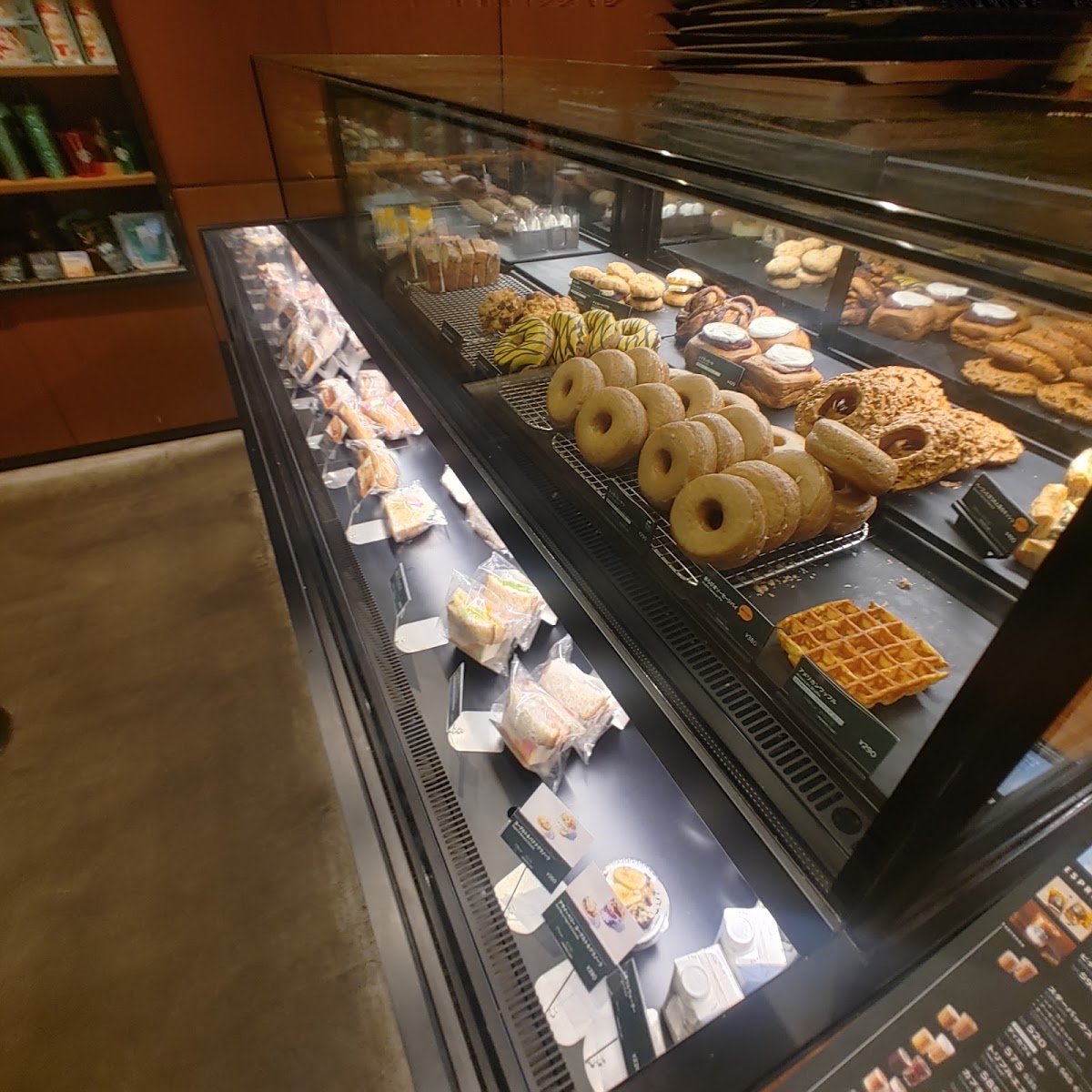 星巴克日本一號店 銀座松屋通店(スターバックス コーヒー 銀座松屋通り店) 實景照片 5