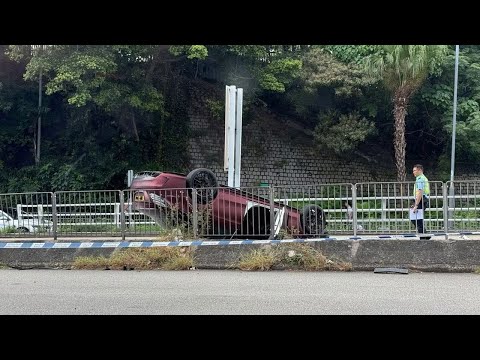 車CAM直擊 - 公主道 私家車自炒撞欄Cup4 事發一刻