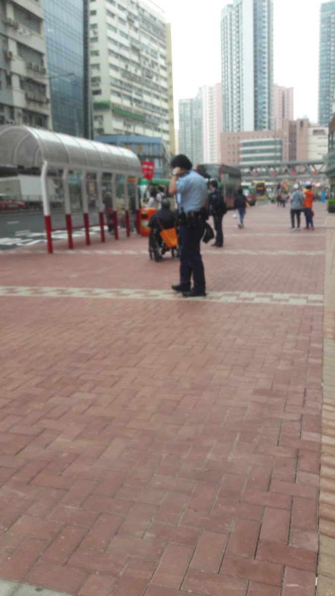 啟鑽苑停車場 實景照片 1