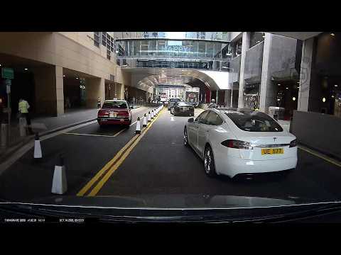 車CAM直擊 - 一轉完右彎即壓埋黎左線 已報官 (我認我小器)