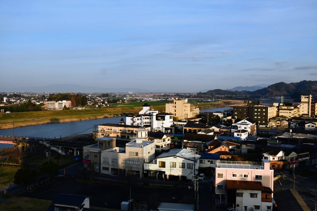 原鶴溫泉市鎮建築與河岸