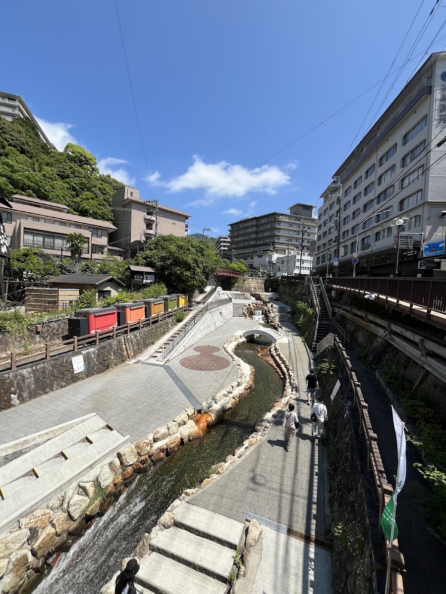晴空下的有馬溫泉親水公園大景