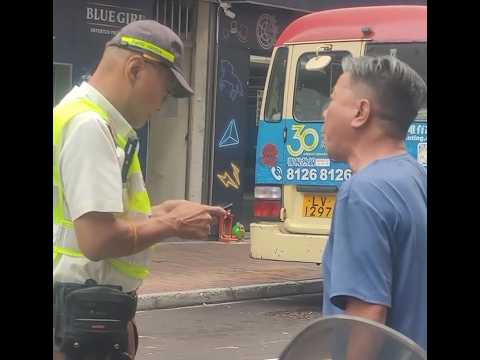 直擊 - 阿叔聲稱落貨途中被抄牌 極度不滿瘋狂鬧咖啡仔