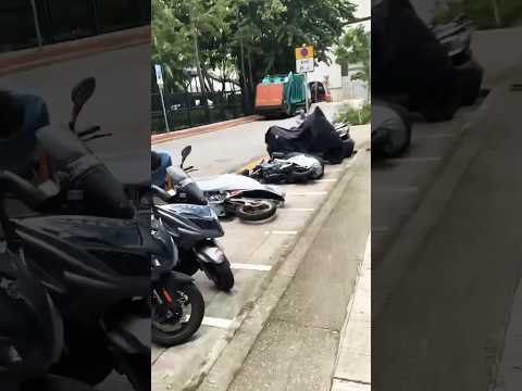 打風日順豐樓下 電單車順風倒下！ #車cam #hk #香港 #gta #交通意外 #極速 #頭文字d #車cam直擊 #交通警 #香港車cam #shorts
