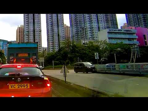 車CAM直擊 - 寶鄉橋私家車轉彎自炒撞欄