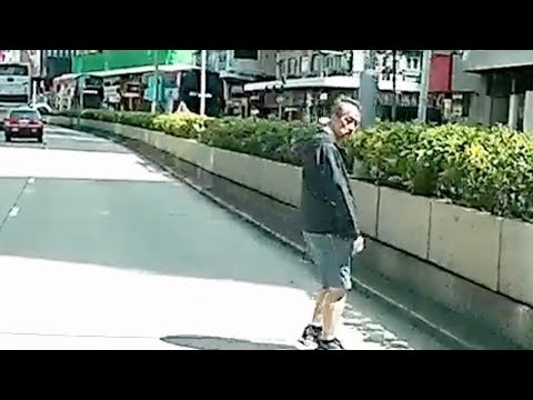 車CAM直擊 - 佐敦阿伯亂過馬路仲眼超超￼