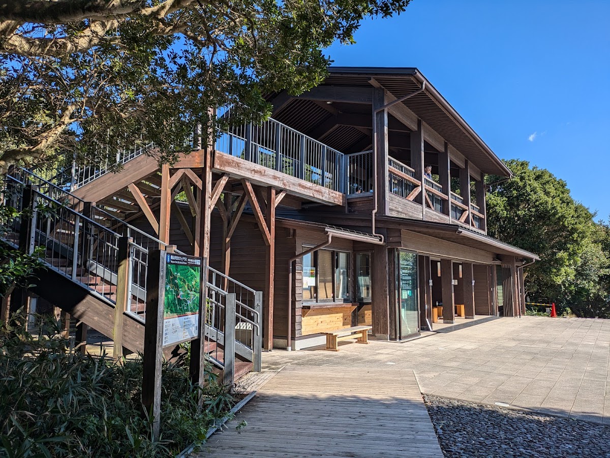 橫山天空咖啡展望台與木造建築外觀