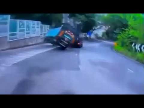 車CAM直擊 - 大貨車劈住去最終反車 私家車真係要還神