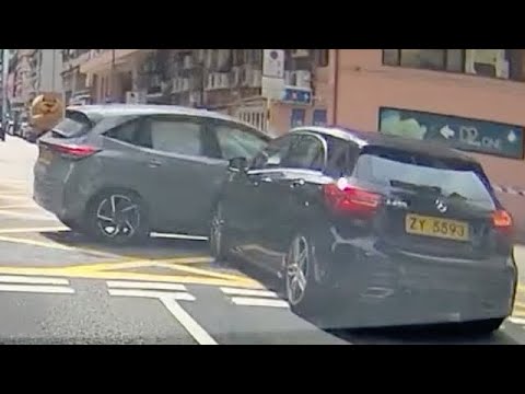 車CAM直擊 - Benz讓線唔睇清楚直出 直撞人地司機位🫣