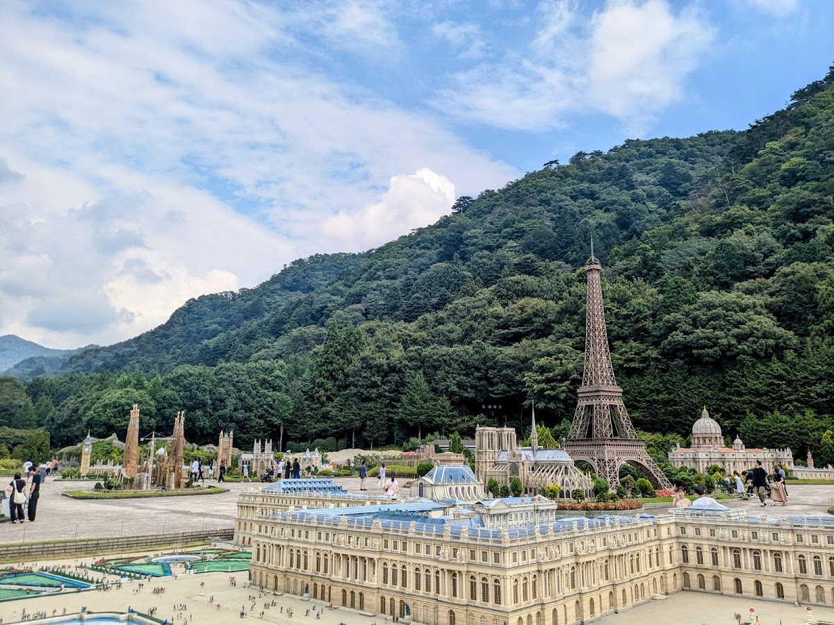 凡爾賽宮與艾菲爾鐵塔模型