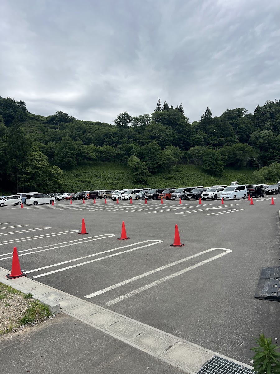 白川鄉村營細勝地停車場(白川郷村営細勝地駐車場)