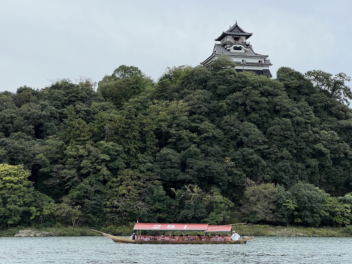 木曾川河畔與山頂城堡大景