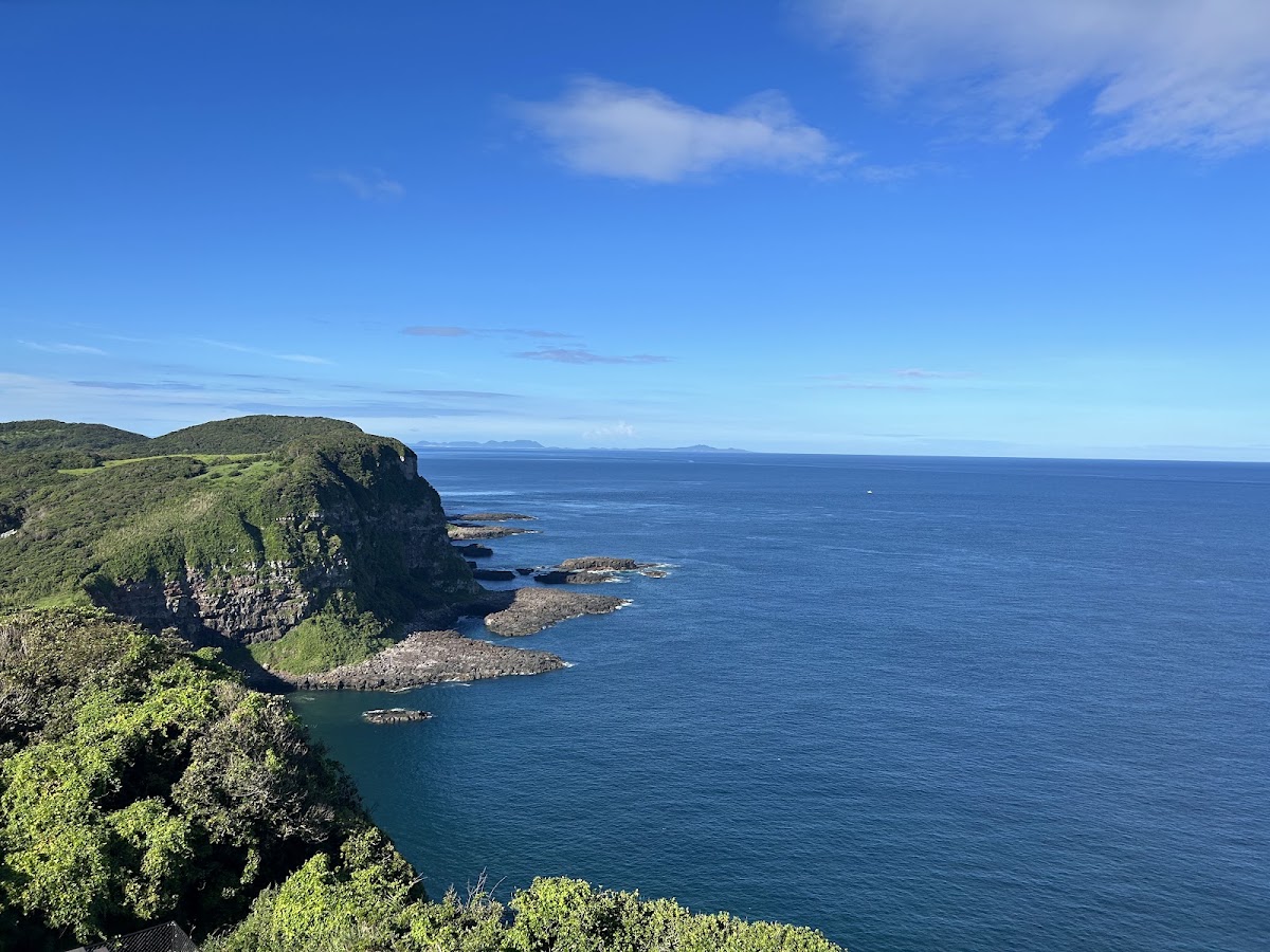 壯麗海岸懸崖與蔚藍海景