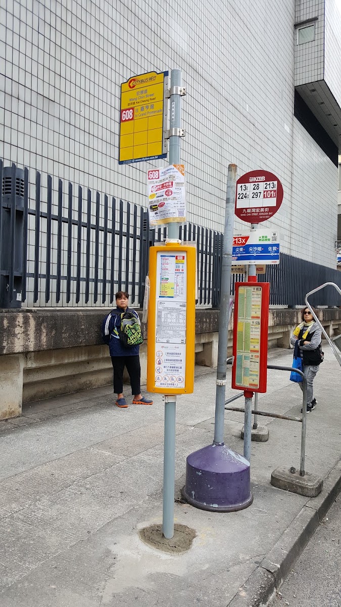 九龍灣宏展街露天停車場 實景照片 8