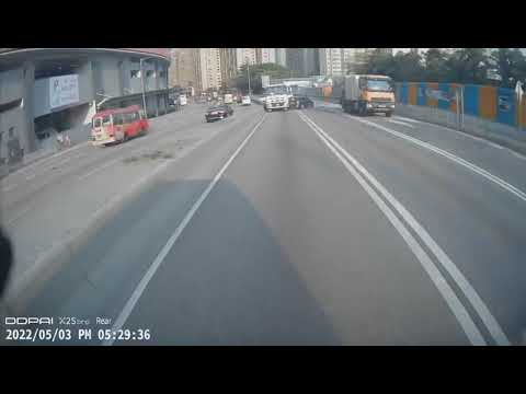 車CAM直擊 - 黃大仙垃圾車轉線意外 私家車由左線被推至中線